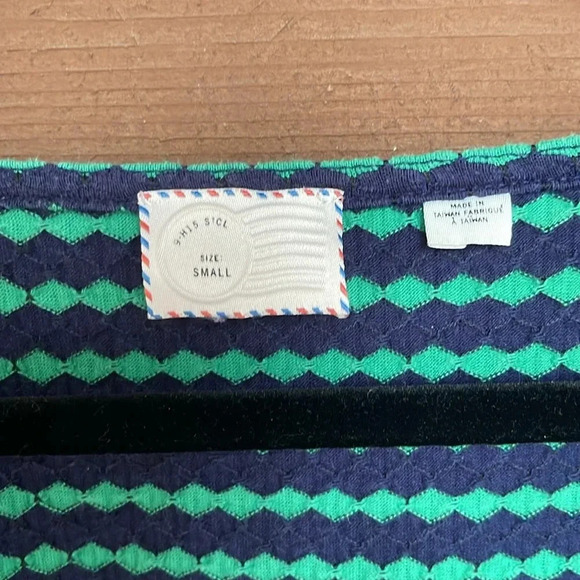 Anthropologie green and white scallop print peplum shirt size small - Picture 2 of 4